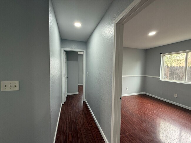 Foto del edificio - Bright Updated Single Story Home