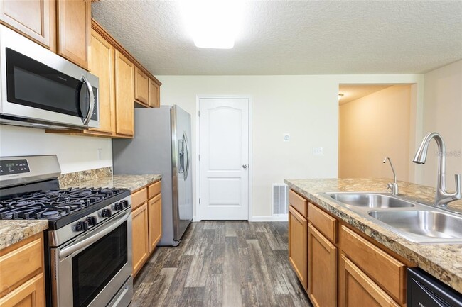 Building Photo - 131 Fairway Ct
