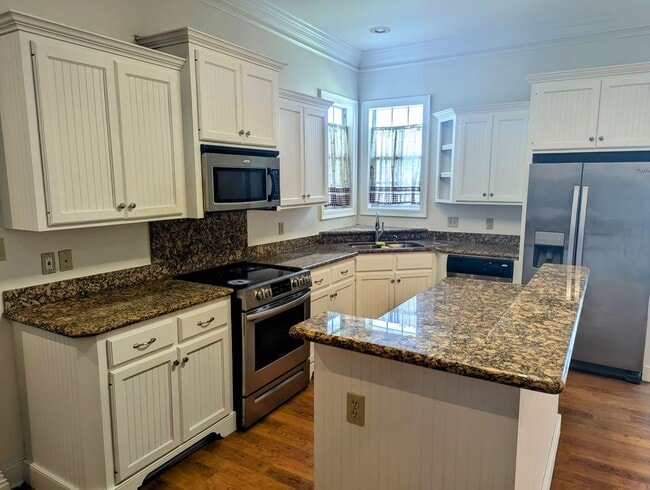 Building Photo - Gorgeous 3Br/2ba Home with an Open Floor Plan