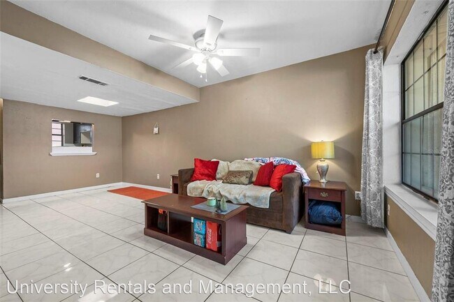 Foto del edificio - 2 br, 1.5 bath House - 430 NW 15TH ST