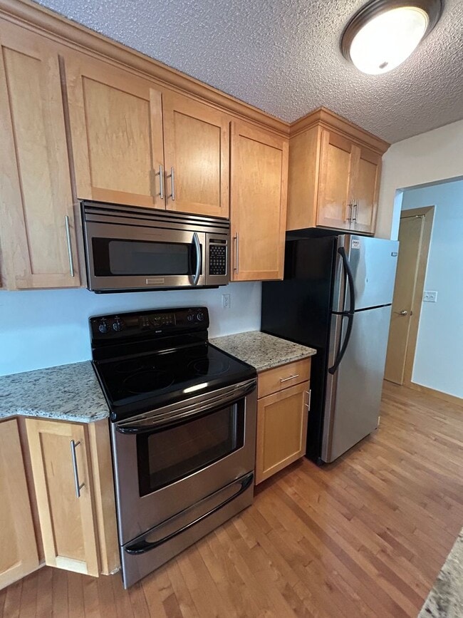 Interior Photo - 311 Kenwood Apartments