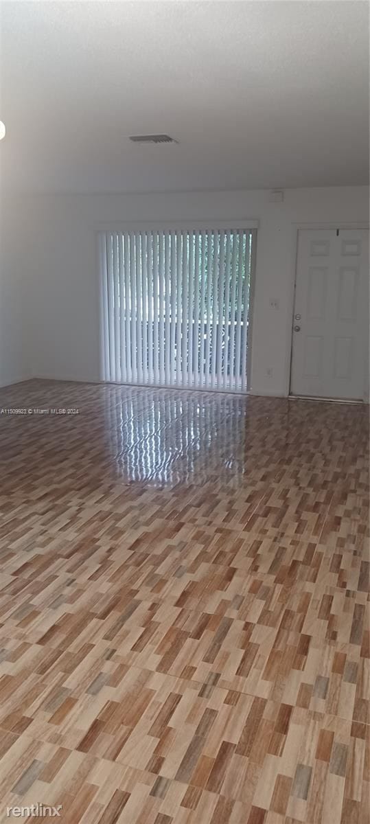 Building Photo - 3 br, 2 bath House - 539 S Rainbow Dr # 539