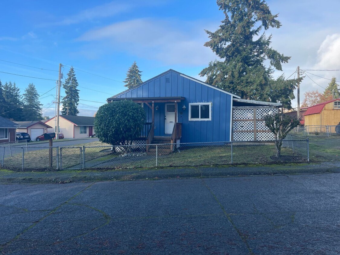 Foto principal - EAST BREMERTON DUPLEX 2 BED 1 BATH