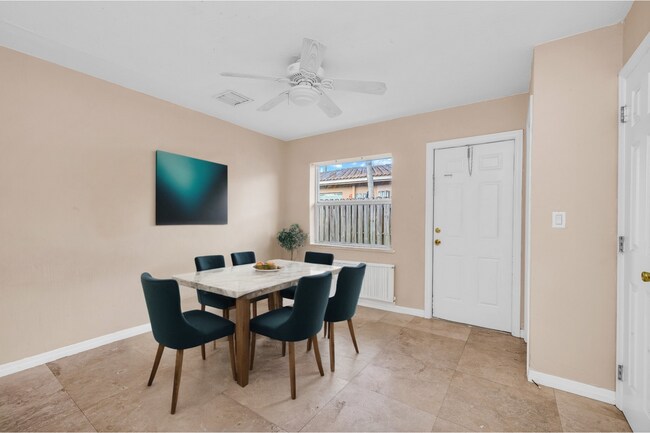 Foto del edificio - 740 NE 13th Ct