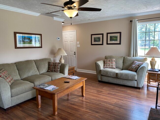 Foto del edificio - 925 Morganton Rd