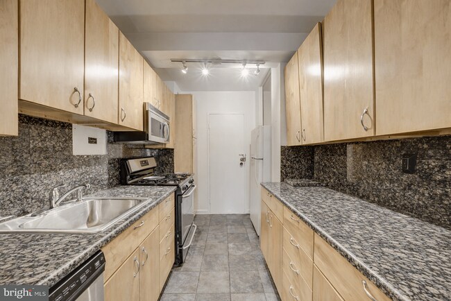 Foto del edificio - 4201 Cathedral Ave NW