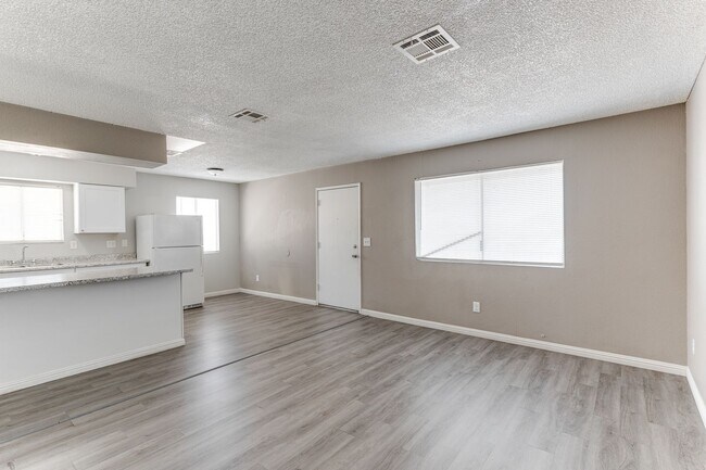Foto del edificio - HOUSING CHOICE VOUCHER APPROVED! **MOVE IN SPECIAL! $500 OFF FIRST MONTH'S RENT!**