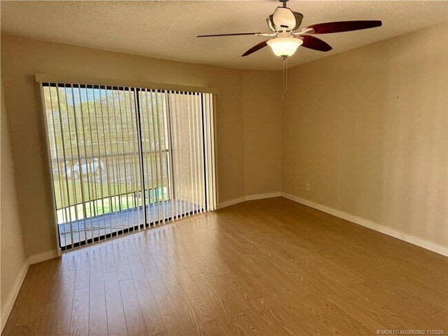 Foto del edificio - 2083 NE Collins Cir