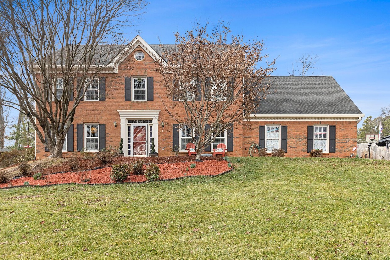 Primary Photo - 5 bedroom 4 bath in East Cobb