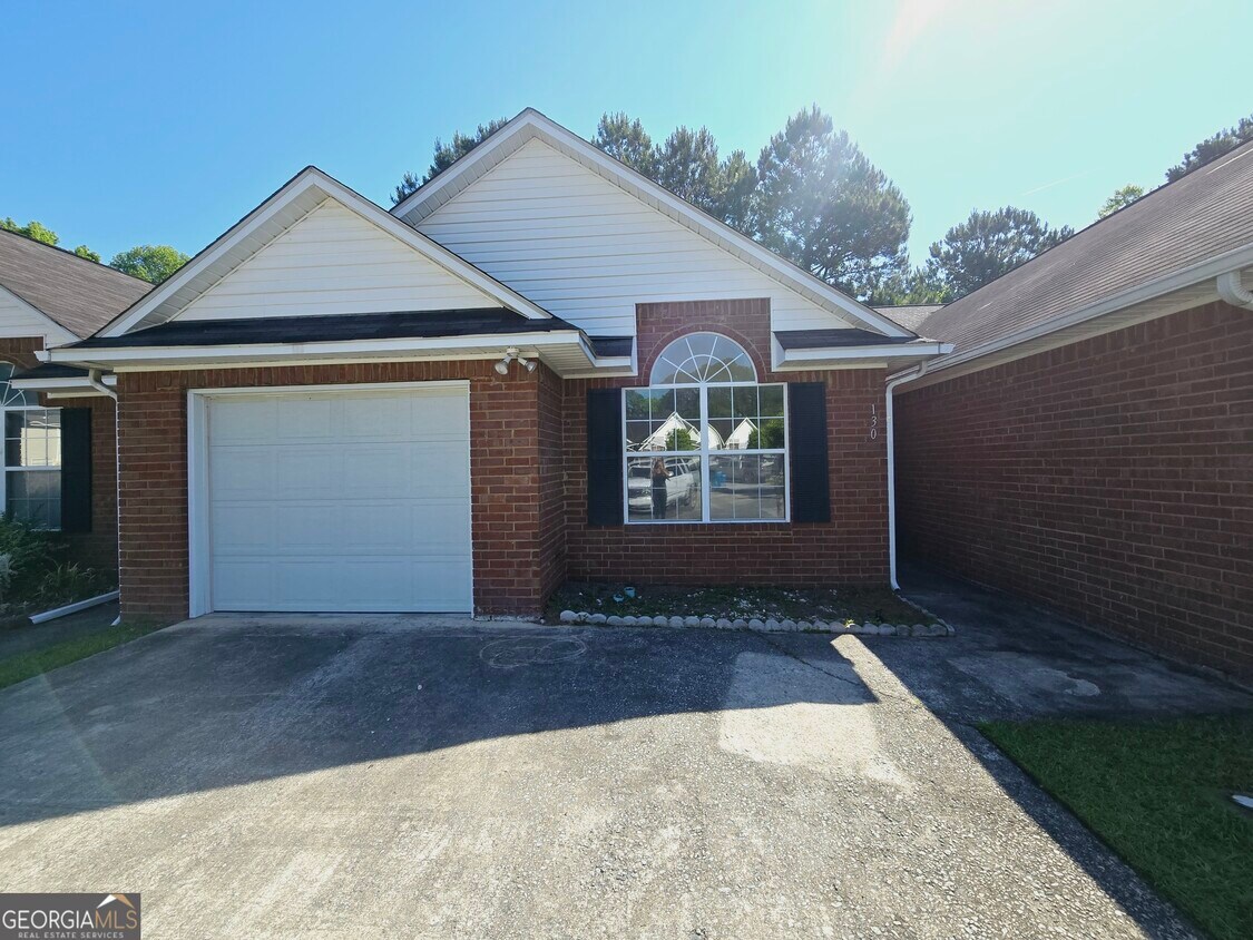 Primary Photo - 130 Towne Pk Dr