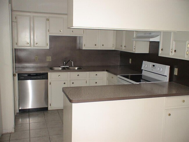 Building Photo - 2226 Nantucket Dr