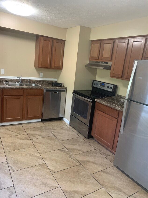 Kitchen - 750 Mauro Cir SE