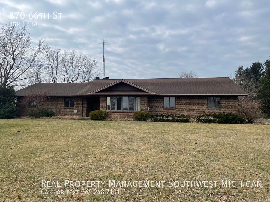 Sprawling 3 bedroom, 2.5 bath ranch home i... House Rental in South