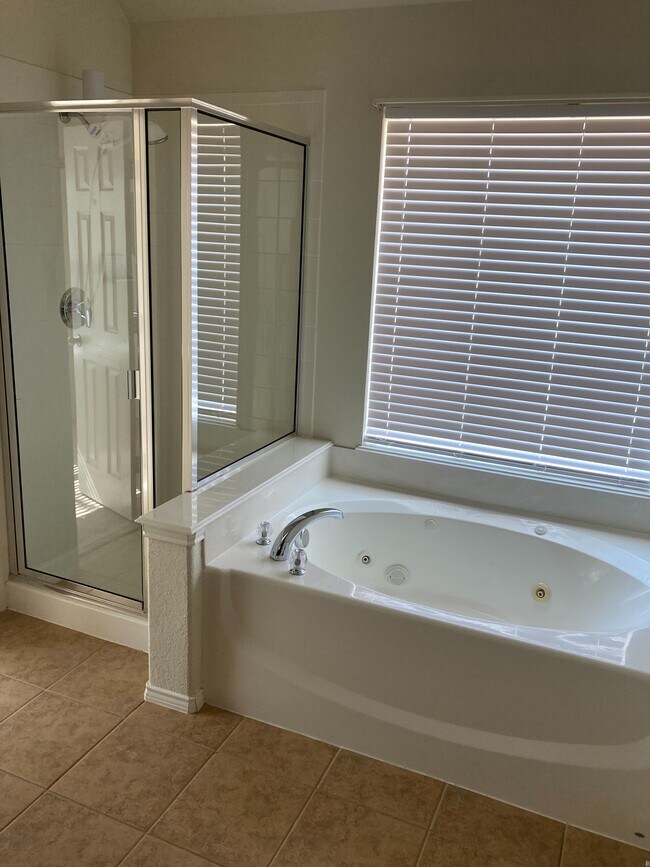 Foto del edificio - 105 Rockbrook Dr