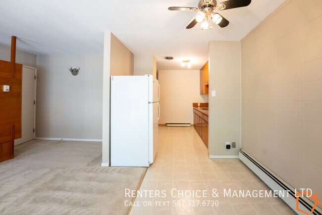 Photo du bâtiment - Second Floor Apartment, Utilities Included