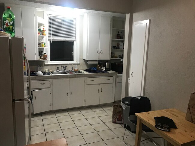 Foto del edificio - 313 W 37th St