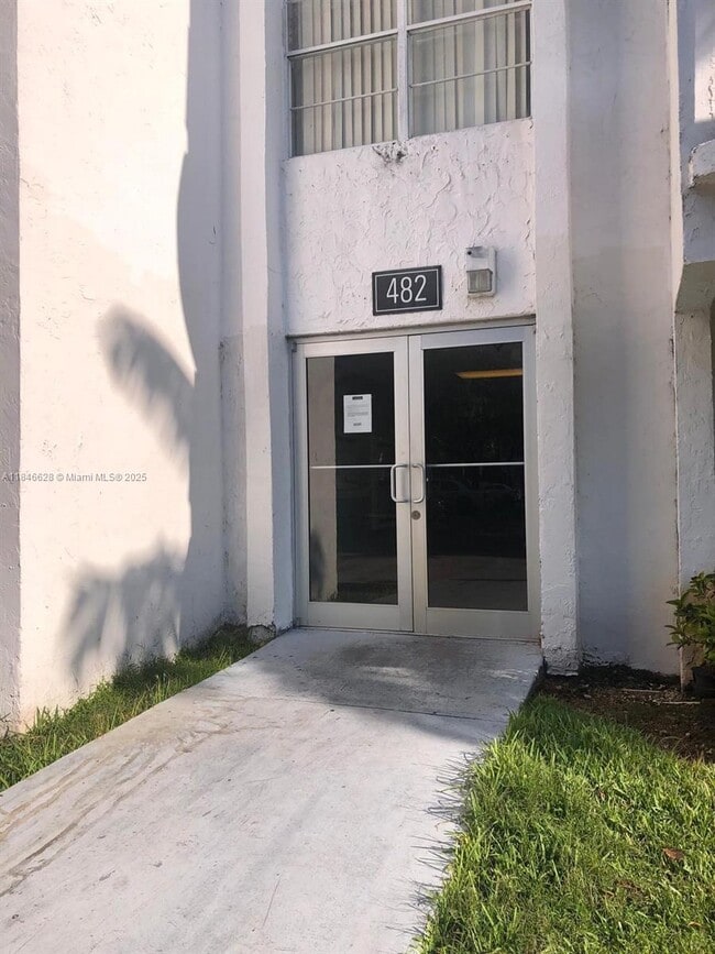Building Photo - 482 NW 165th St