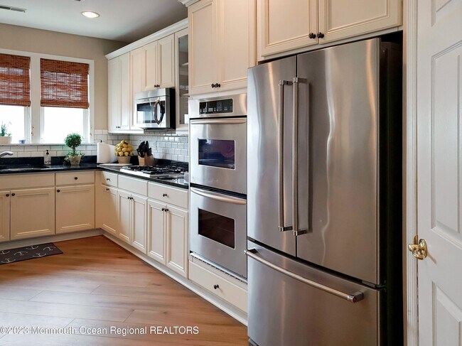 Foto del edificio - 33 Cooper Ave