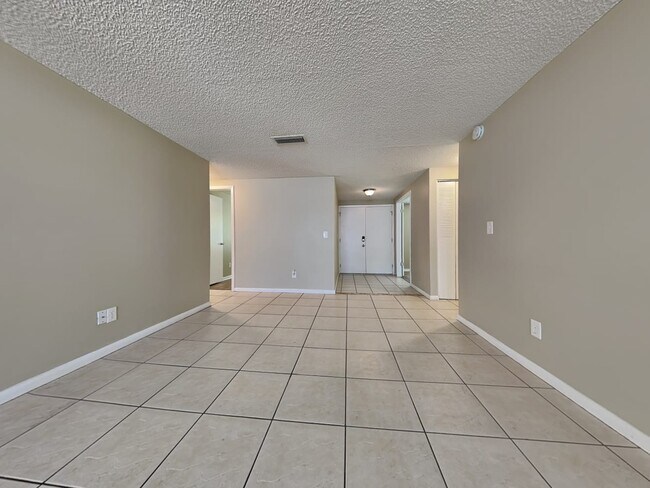 Building Photo - 16001 Sharewood Dr
