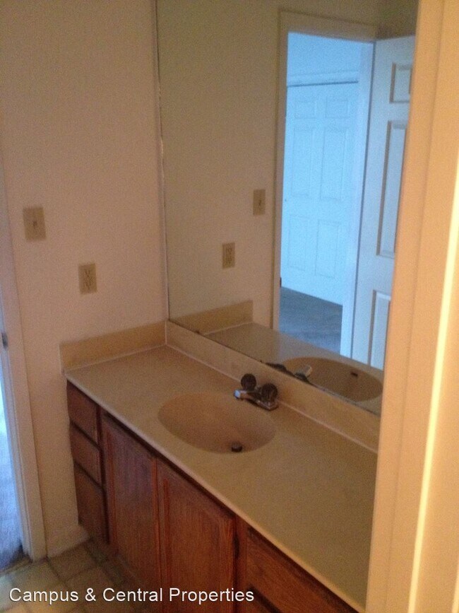 Foto del edificio - 2 br, 1.5 bath House - 709 W. 21st St. #20...