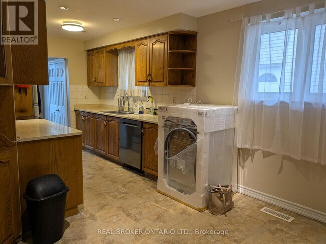 Photo du bâtiment - 3364 Cedar Creek Dr