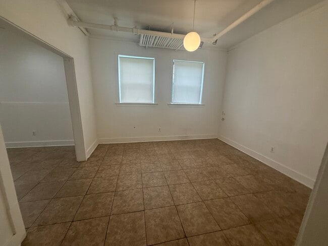 Building Photo - 3258 Maple Ave