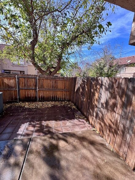 Foto del edificio - 4901 E Kelton Ln
