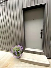 Building Photo - 622 Clare Ave