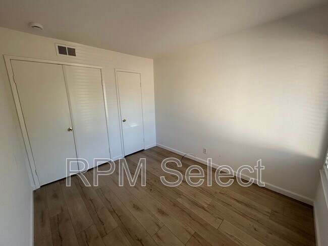 Foto del edificio - 855 Gaylene Ct