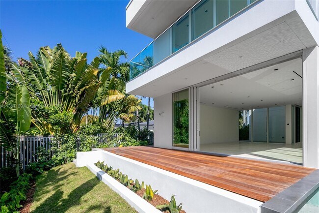 Foto del edificio - 850 W 47th Ct