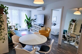 Building Photo - 2085 Av. Papineau