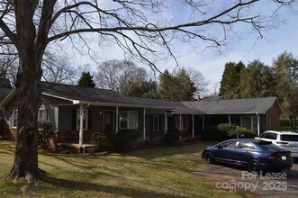 Building Photo - 221 Kelly St