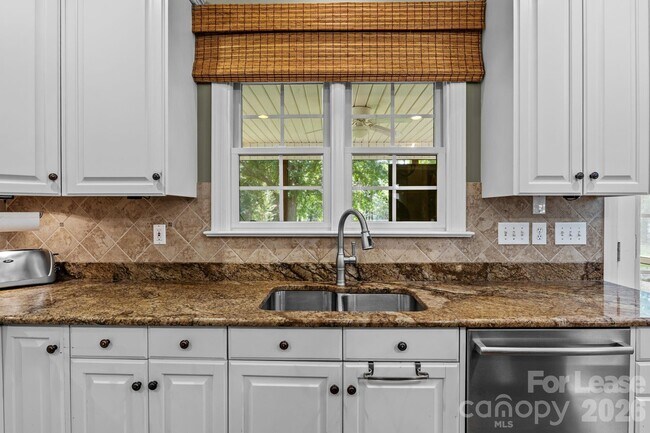 Foto del edificio - 12428 Willingdon Rd