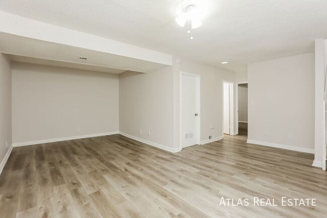 Building Photo - 3571 S Lewiston Way