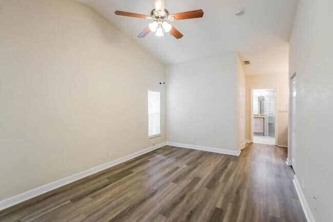 Building Photo - 5148 NW 48th Ave