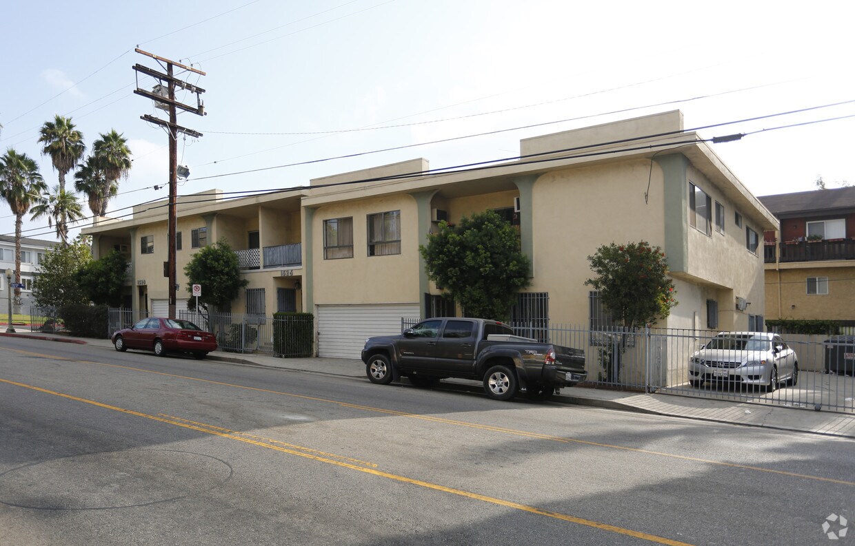 Building - 1524-1528 N Bronson Ave