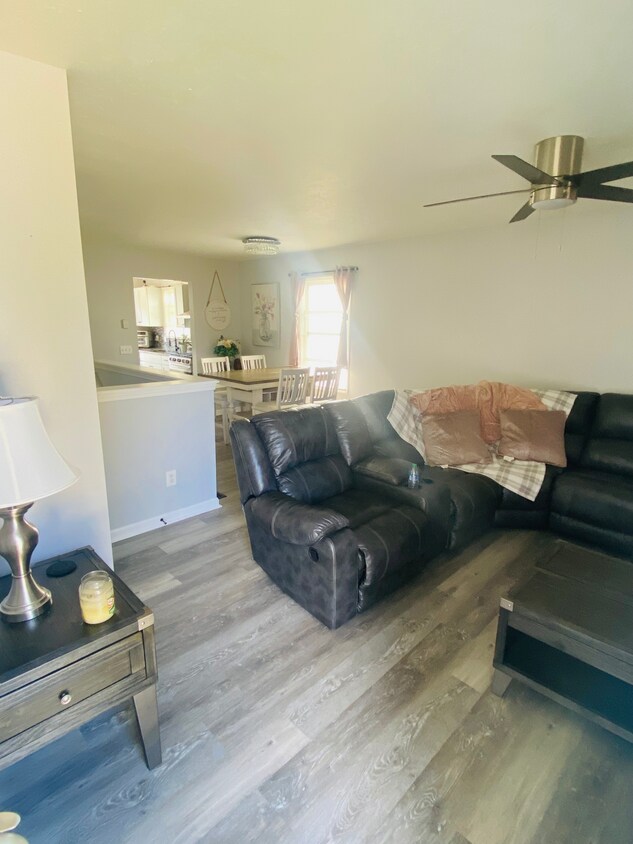 Foto principal - 1503 S Smith Rd