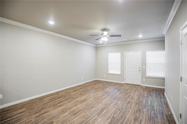Building Photo - 303 Bear Trap Dr