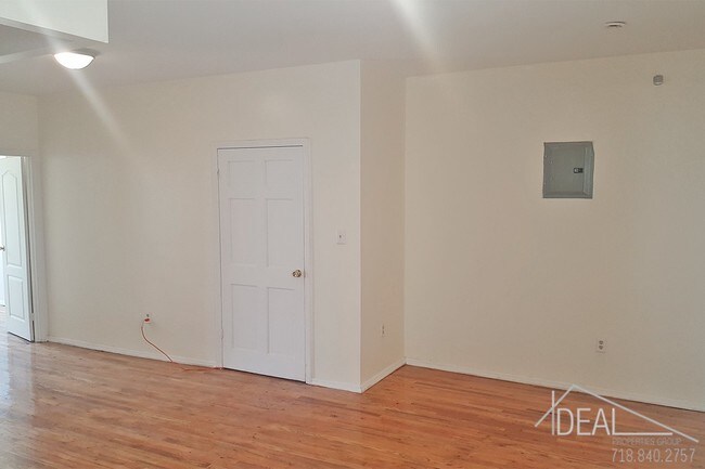 Foto del edificio - 608 Sterling Pl