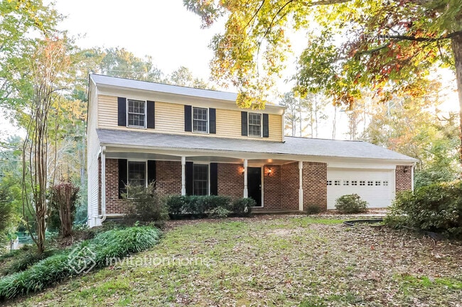 Building Photo - 2550 Raintree Way NE