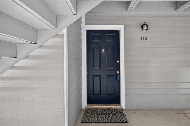 Foto del edificio - 123 Warm Springs Cir