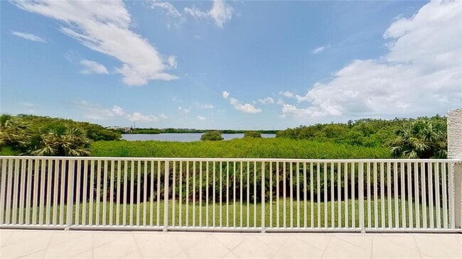 Foto del edificio - 6495 Shoreline Dr