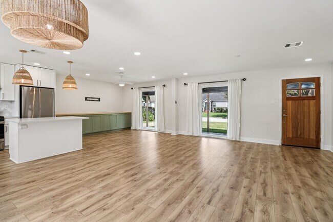 Foto del edificio - 822 Avenue of Oaks St
