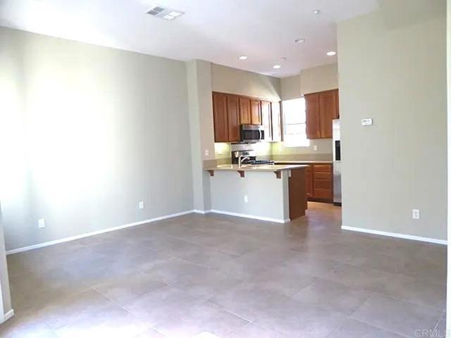 Foto del edificio - 472 Almond Rd