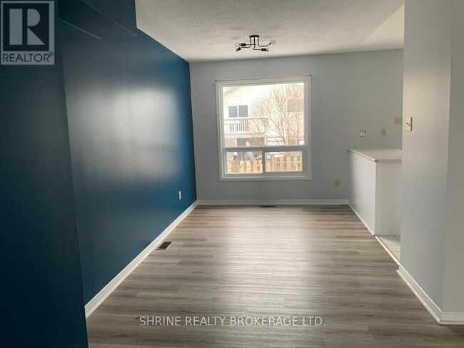 Photo du bâtiment - 925-925 Lawson Rd