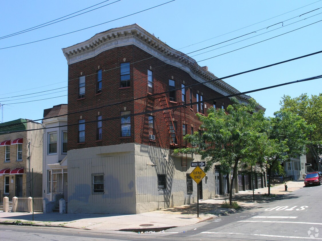 Primary Photo - 1648-1650 Taylor Ave