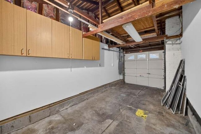 Building Photo - 333 Madrone St