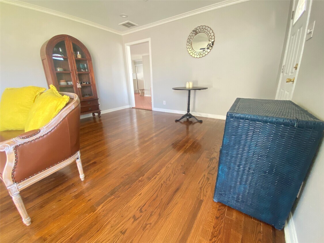 Foto principal - 5763 Belvedere Dr