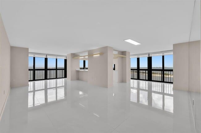 Building Photo - 2333 Brickell Ave