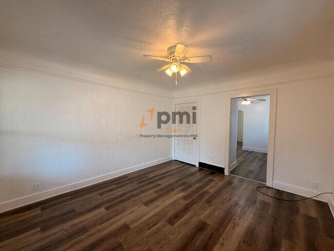 Foto del edificio - 7532 Monroe Ave